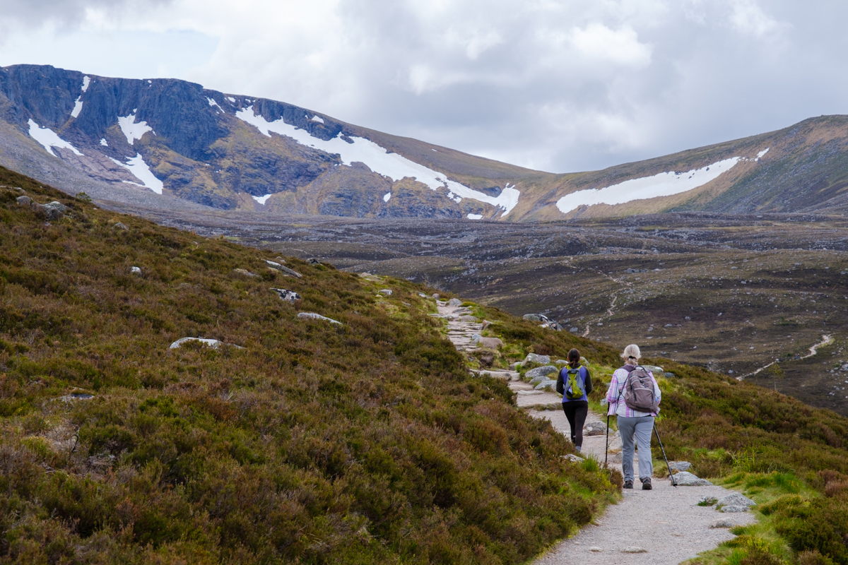 hiking in the cairngorms