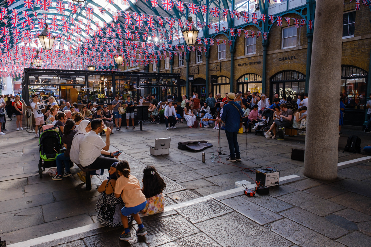 street performer in london